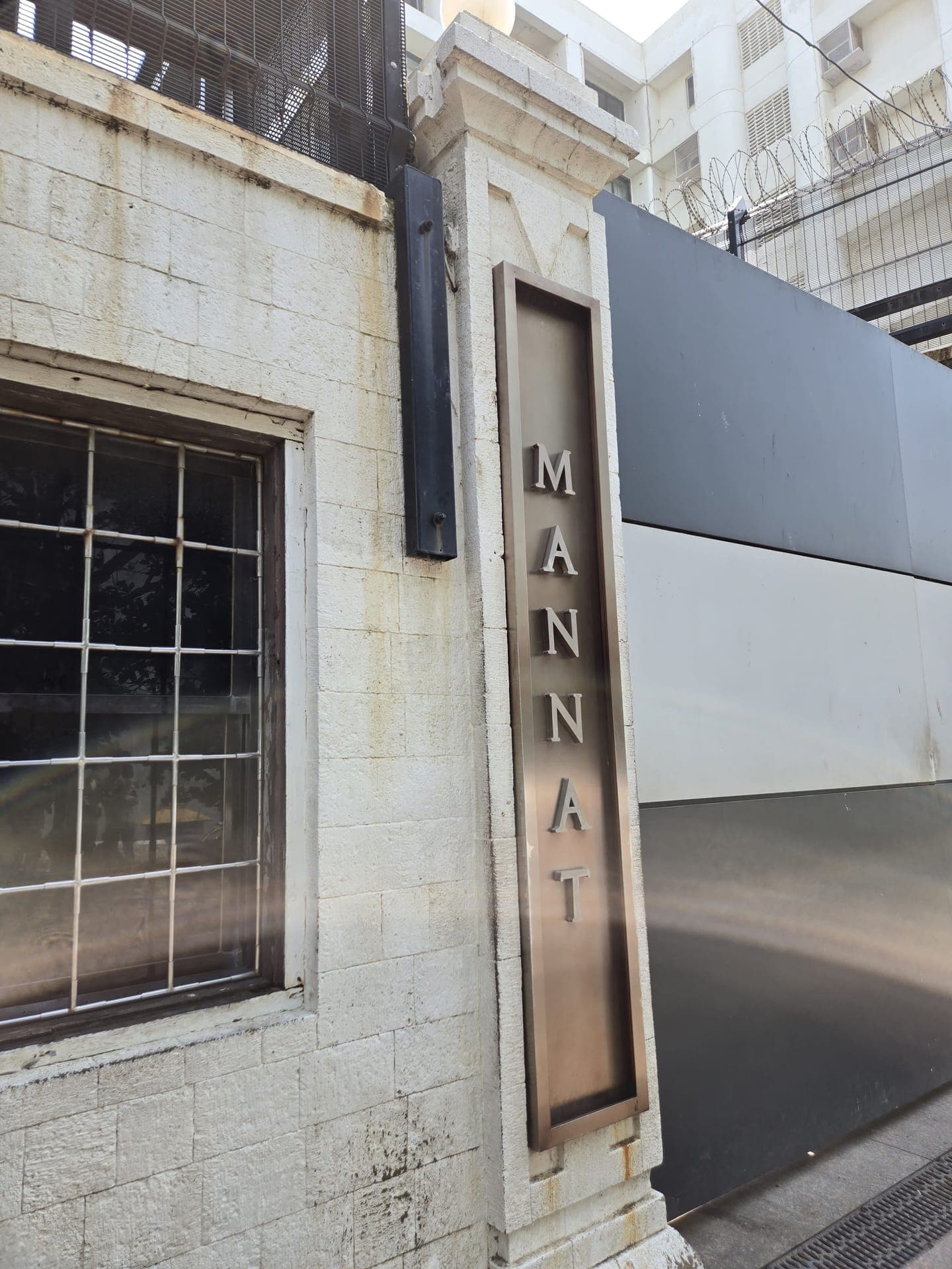 Mannat stop
